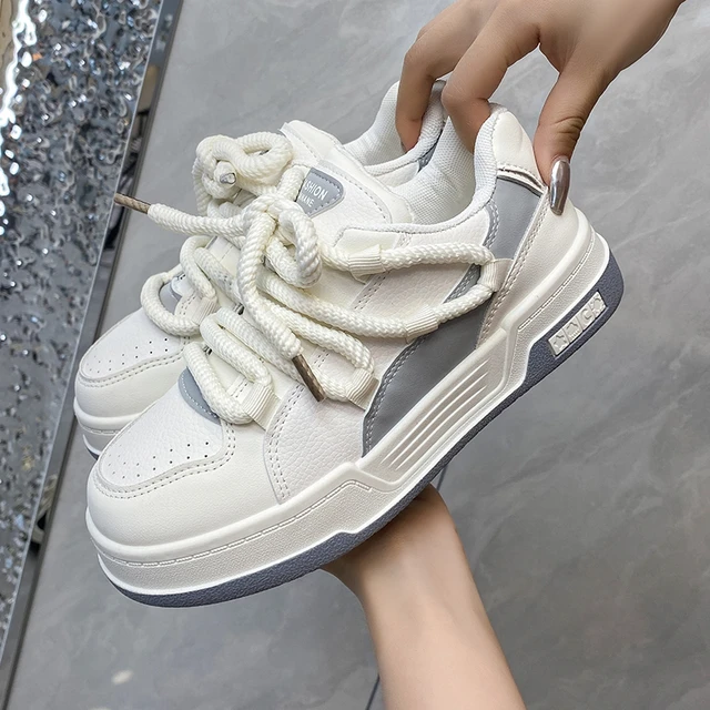 HUANQIU Skate Sneakers 2023 Fashion New Man Skateboard Bread Shoes Retro Nationa
