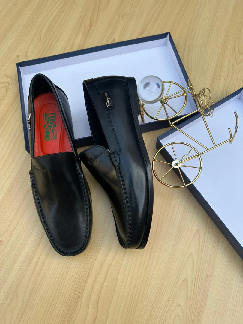 Black leather men's loafe...