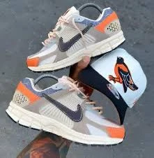 Nike Men's Zoom Vomero 5 Shoes